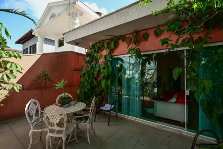 Varanda de casa à venda com 5 quartos, 250m² em Vila Sonia, São Paulo