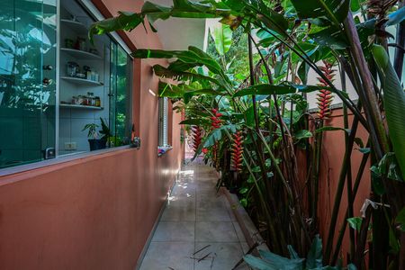 Casa à venda com 250m², 5 quartos e 3 vagasCorredor Externo