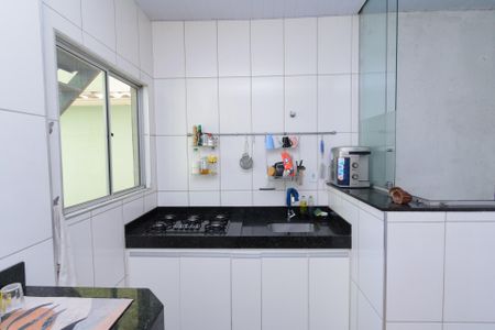 Casa à venda com 300m², 4 quartos e 2 vagasCasa 2 - Cozinha