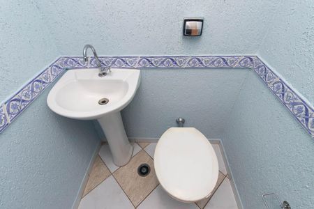 Casa à venda com 70m², 2 quartos e 2 vagasLavabo