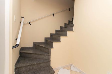 Escada de casa à venda com 2 quartos, 70m² em Vila Gustavo, São Paulo