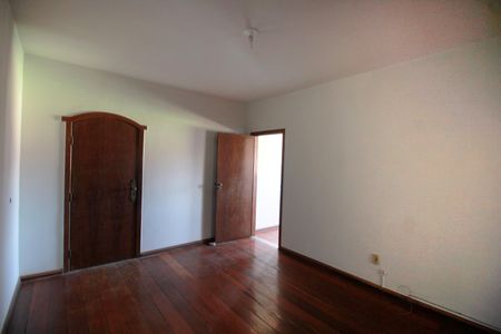 Casa à venda com 508m², 4 quartos e 2 vagasSala