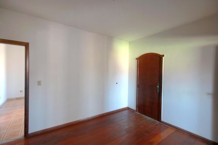 Casa à venda com 508m², 4 quartos e 2 vagasSala