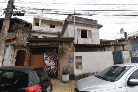 Casa à venda com 1m², 2 quartos e 2 vagasFachada