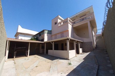 Casa à venda com 263m², 3 quartos e 8 vagasQuintal 