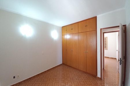 Casa à venda com 263m², 3 quartos e 8 vagasQuarto 2 