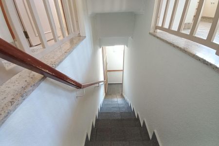 Casa à venda com 263m², 3 quartos e 8 vagasEscada 