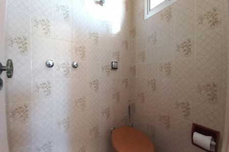 Casa à venda com 263m², 3 quartos e 8 vagasBanheiro de Serviço