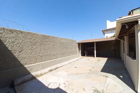 Casa à venda com 263m², 3 quartos e 8 vagasQuintal 
