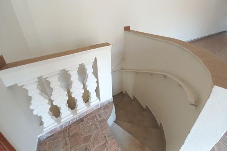 Casa à venda com 263m², 3 quartos e 8 vagasEscada 