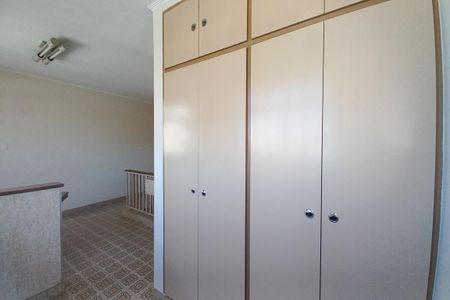 Casa à venda com 263m², 3 quartos e 8 vagasCozinha 