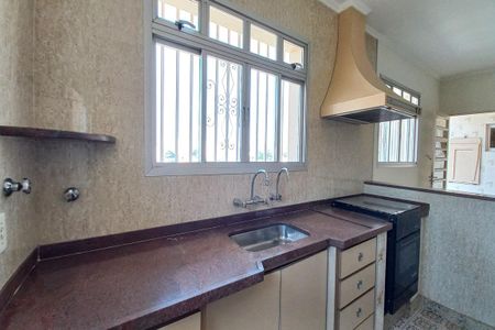 Casa à venda com 263m², 3 quartos e 8 vagasCozinha 