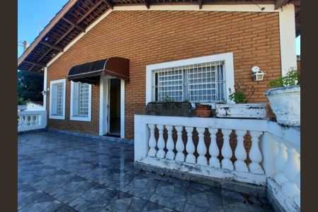 Casa à venda com 240m², 5 quartos e 3 vagas Casa à venda com 240m², 5 quartos e 3 vagasFoto 01