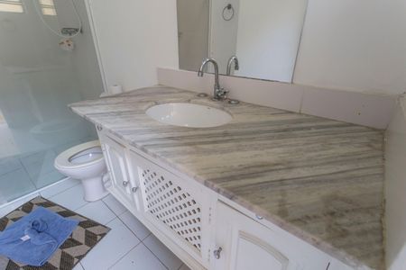 Casa à venda com 300m², 3 quartos e 2 vagasBanheiro de serviço