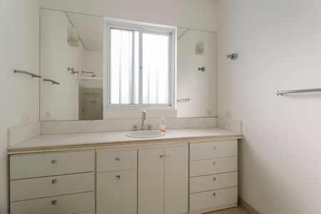 Casa à venda com 300m², 3 quartos e 2 vagasBanheiro da Suíte 1