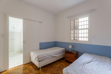 Casa à venda com 300m², 3 quartos e 2 vagasSuíte 1