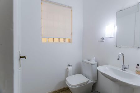 Casa à venda com 300m², 3 quartos e 2 vagasLavabo