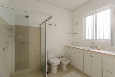 Casa à venda com 300m², 3 quartos e 2 vagasBanheiro da Suíte 1