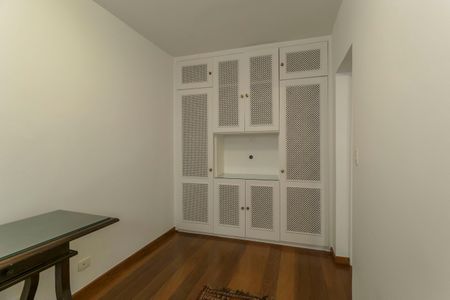 Casa à venda com 300m², 3 quartos e 2 vagasSala de TV