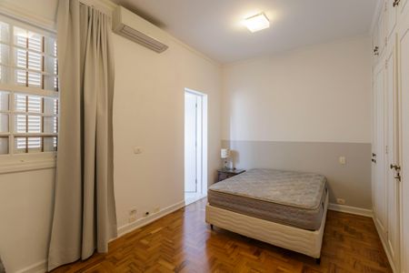 Casa à venda com 300m², 3 quartos e 2 vagasSuíte 2