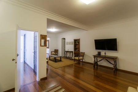 Casa à venda com 300m², 3 quartos e 2 vagasSala