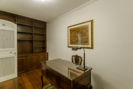 Casa à venda com 300m², 3 quartos e 2 vagasEscritório