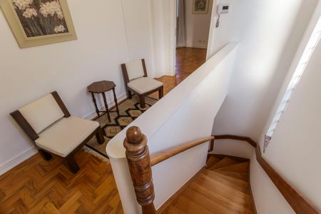 Casa à venda com 300m², 3 quartos e 2 vagasEscada