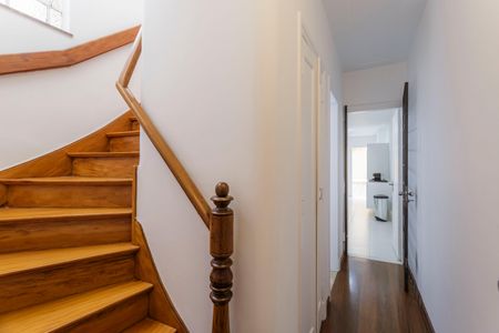 Casa à venda com 300m², 3 quartos e 2 vagasEscada