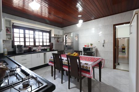 Casa à venda com 420m², 5 quartos e 6 vagasCozinha