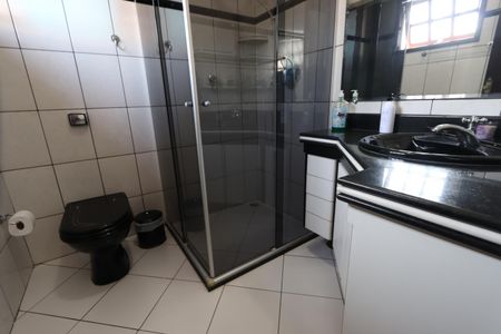 Casa à venda com 420m², 5 quartos e 6 vagasBanheiro da Suíte 2