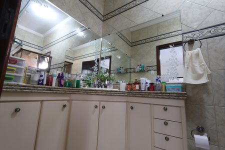 Casa à venda com 420m², 5 quartos e 6 vagasBanheiro da Suíte 1