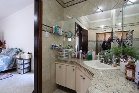 Casa à venda com 420m², 5 quartos e 6 vagasBanheiro da Suíte 1