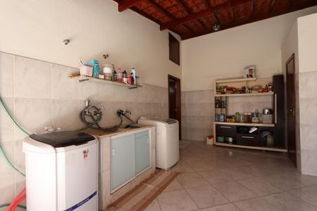 Casa à venda com 420m², 5 quartos e 6 vagasÁrea de Serviço