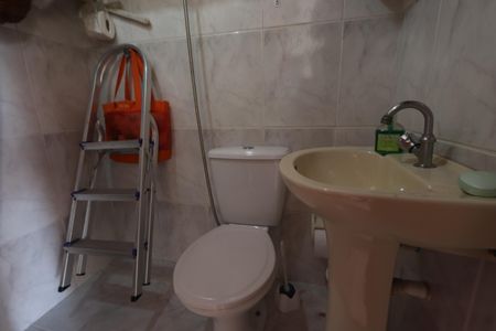 Casa à venda com 420m², 5 quartos e 6 vagasBanheiro de serviço