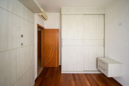 Casa para alugar com 121m², 3 quartos e 2 vagasSuíte