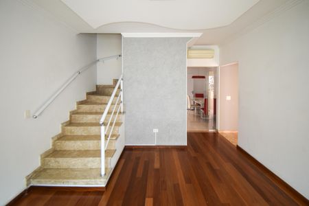 Casa para alugar com 121m², 3 quartos e 2 vagasSala