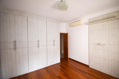 Casa para alugar com 121m², 3 quartos e 2 vagasQuarto 2
