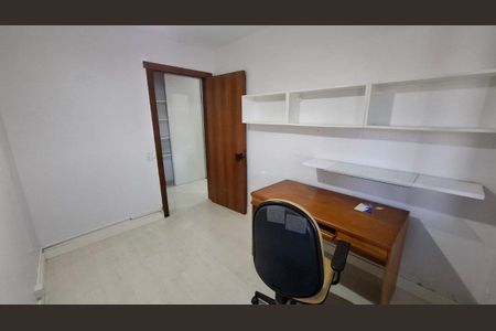 Apartamento à venda com 74m², 2 quartos e 1 vagaQuarto 2