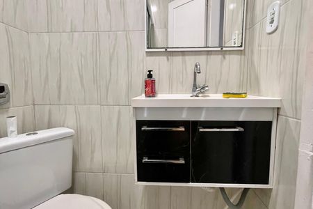 Banheiro  de kitnet/studio para alugar com 1 quarto, 20m² em Copacabana, Rio de Janeiro