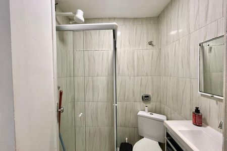 Banheiro  de kitnet/studio para alugar com 1 quarto, 20m² em Copacabana, Rio de Janeiro