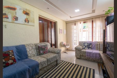 Casa à venda com 3 quartos, 180m² em Moinho Velho, São Paulo