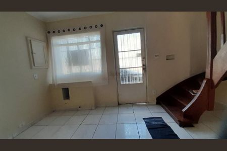 Casa à venda com 2 quartos, 60m² em Vila Carrão, São Paulo