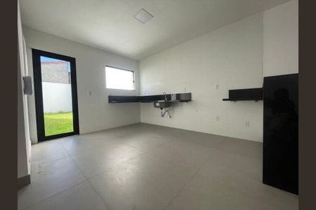 Casa à venda com 3 quartos, 150m² em Piratininga, Niterói