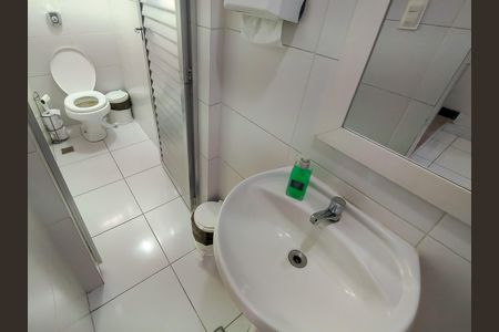 Casa para alugar com 249m², 5 quartos e 4 vagasBanheiro Corredor