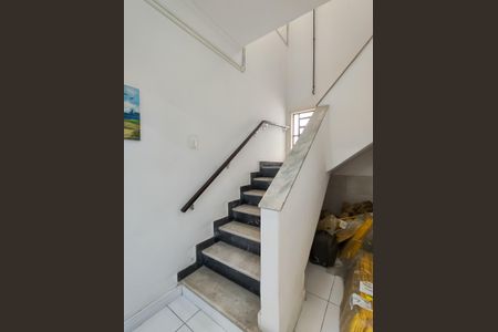 Casa para alugar com 249m², 5 quartos e 4 vagasEscada