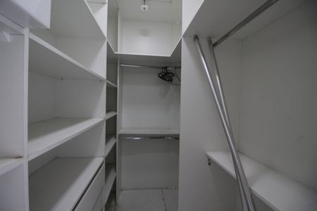 Apartamento para alugar com 71m², 2 quartos e 2 vagasQuarto 1 - Closet