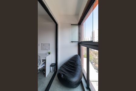 Varanda de kitnet/studio para alugar com 1 quarto, 26m² em Pompeia, São Paulo