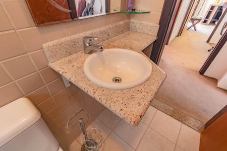 Casa à venda com 195m², 3 quartos e 3 vagasBanheiro da Suíte 1