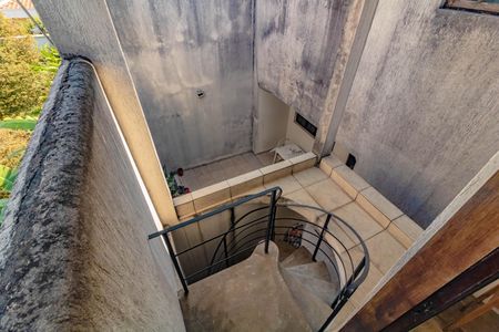 Casa à venda com 195m², 3 quartos e 3 vagasEscadas