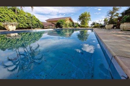 Casa à venda com 455m², 4 quartos e 4 vagas Casa à venda com 455m², 4 quartos e 4 vagasPiscina